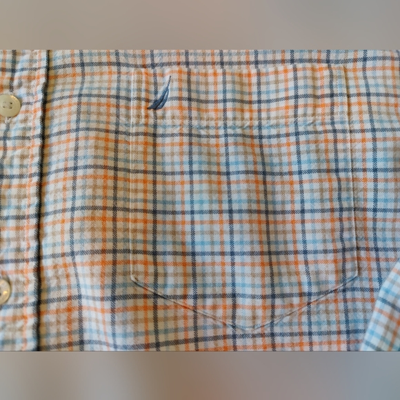 Nautica Men's Button down plaid shirt (Large) 🤍🧡💙 - Picture 7 of 11